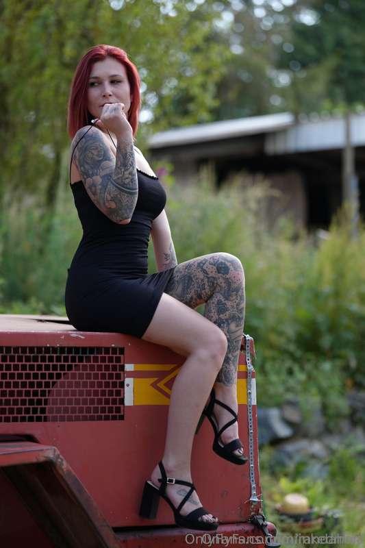 Do you like tattooed, sexy women? Then you should definitely..