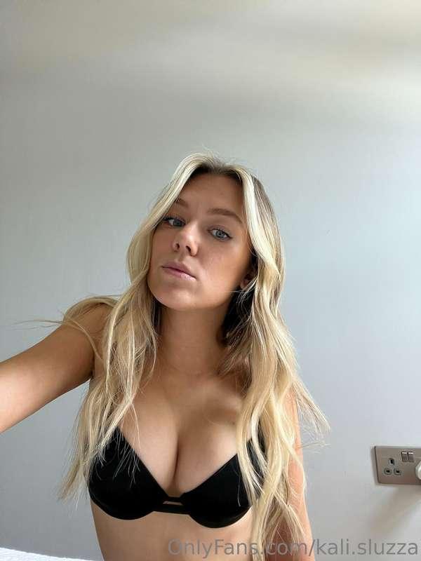 Had my tits, tongue and chin covered in cum this morning 😉