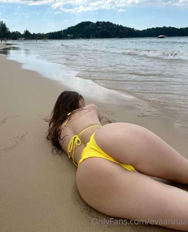🧜🏻‍♀️ 💦