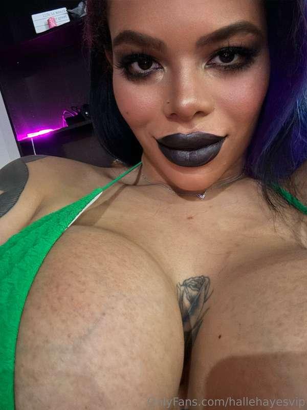 u can put your face on my tits baby 😉