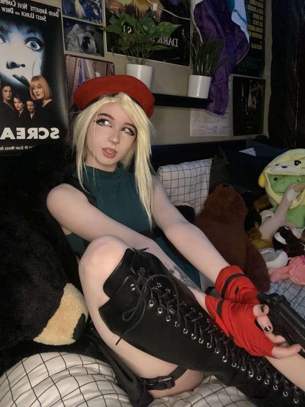 <3
