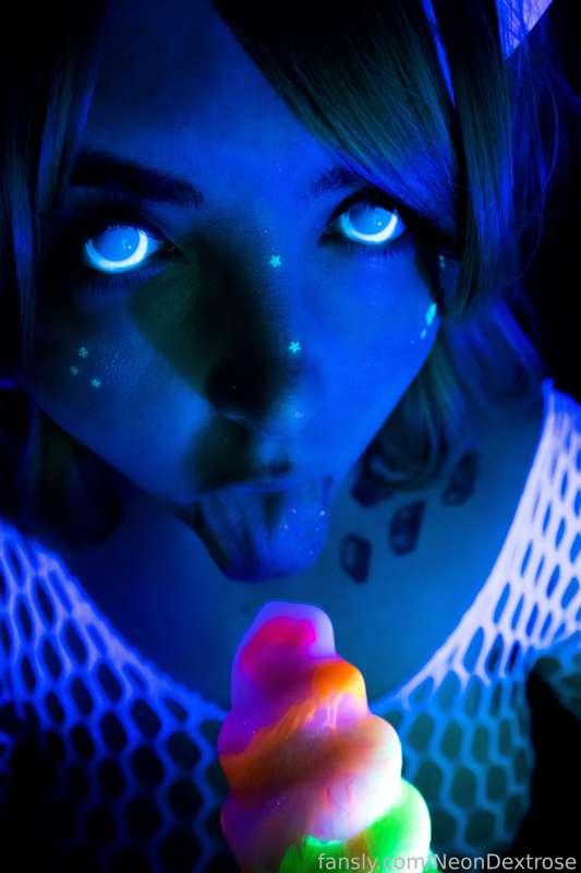 neondextrose image #4