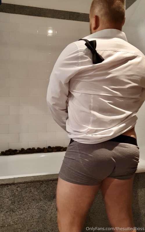thesuitedboss image #0
