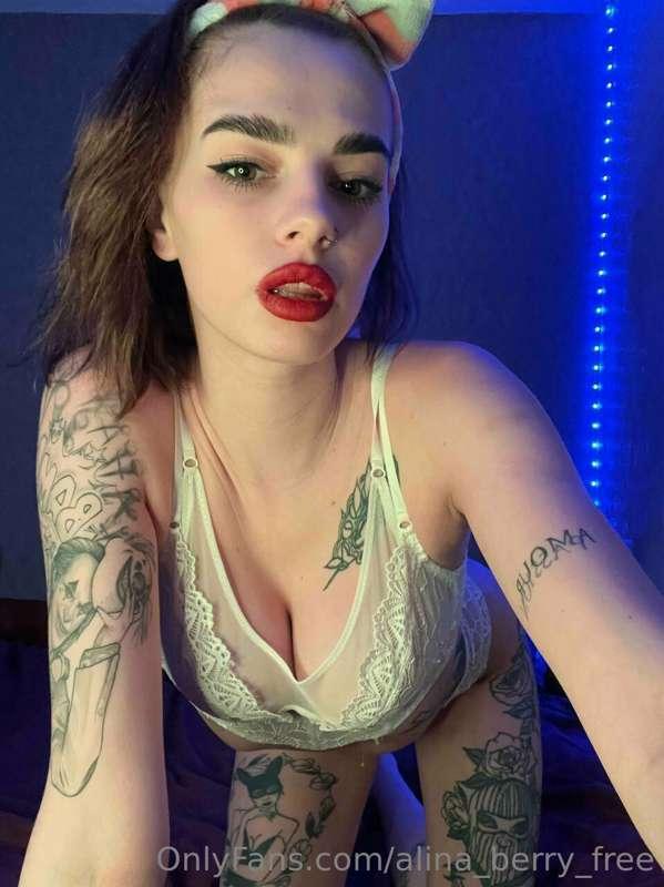 Cute 18y.o @kisstanya just started OF page and want to play ..