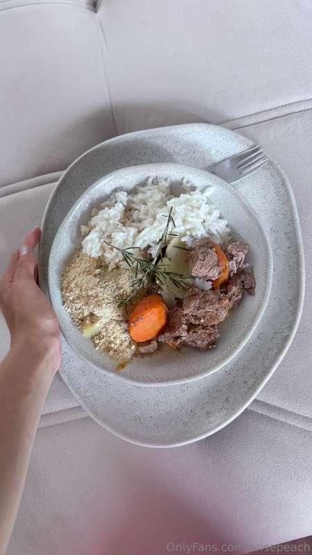 Lunch 💘 I was scared of my weight loss (almost 79,4lb 🥺) so ..