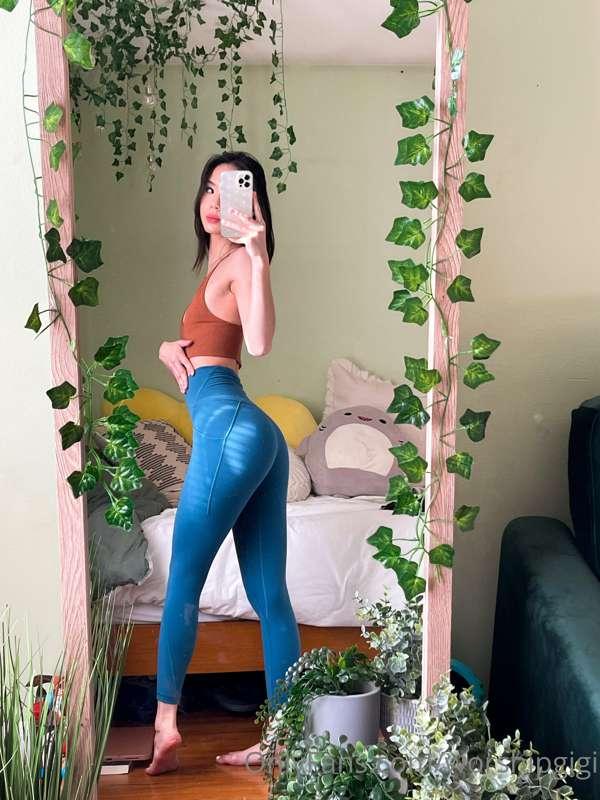 I know seeing me in yoga pants make you weak