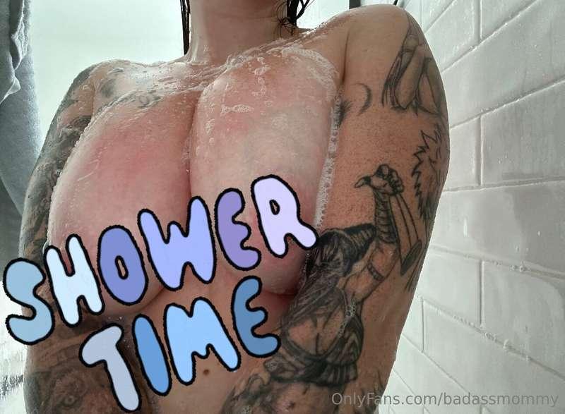 NEW FULL SHOWER VIDEO! Ready for a video full of ass clippin..