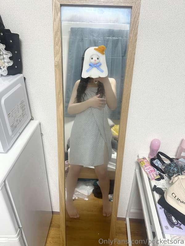 saliendo de bañarme en japón~ 🇯🇵૮ ˶ᵔ ᵕ ᵔ˶ აcomo me gustaría ..