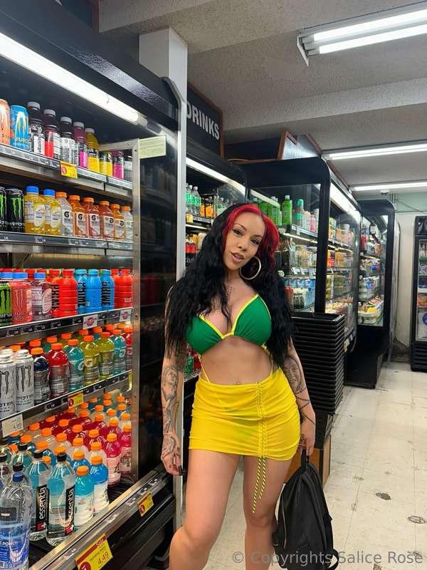 Do I look tasty??👅💦 CUM CHAT IN THE DMS WITH ME!!😈🔥 I MISSED..