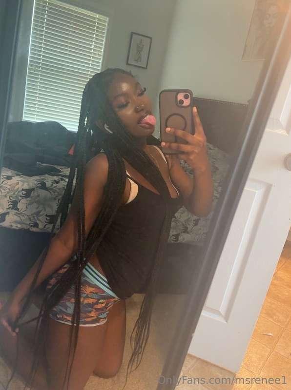 Niggas nut up when they see me, 'cause I'm tight like that😩,..