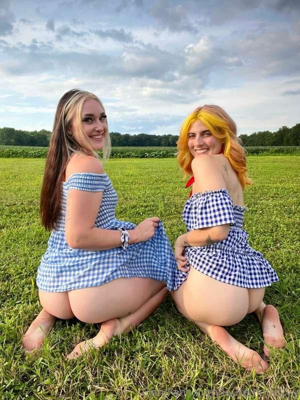 swipe to bend us over 😜 @anadayxx