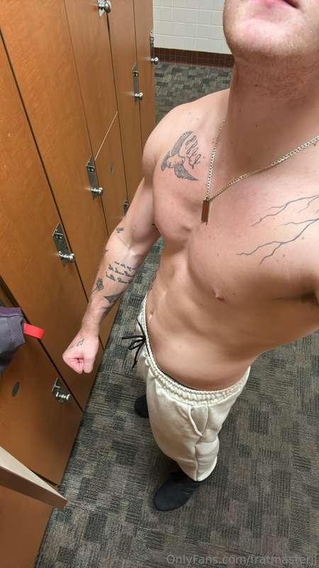 😈