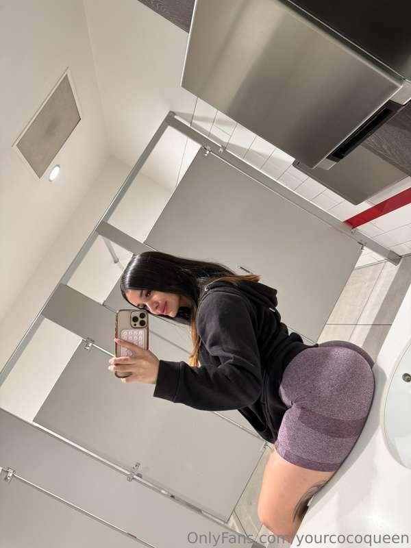 Countertop testing my balance… wanna come spot me? 😈