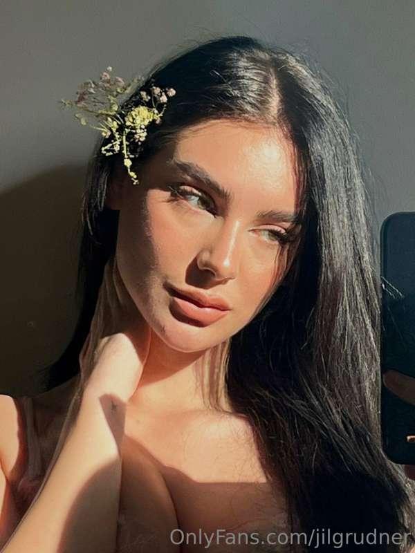 99% Angel ... but oh this last 1% 😈😈

Join my VIP now and re..