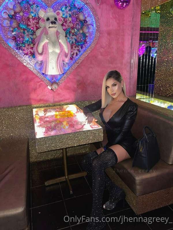 https://onlyfans.com/jhenna_greey Follow me 🏃‍♀️