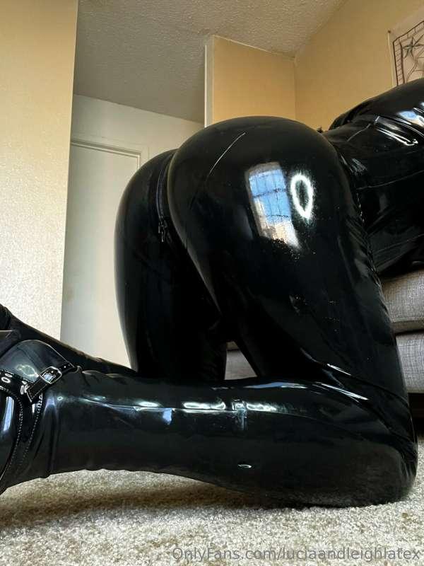 luciaandleighlatex image #1