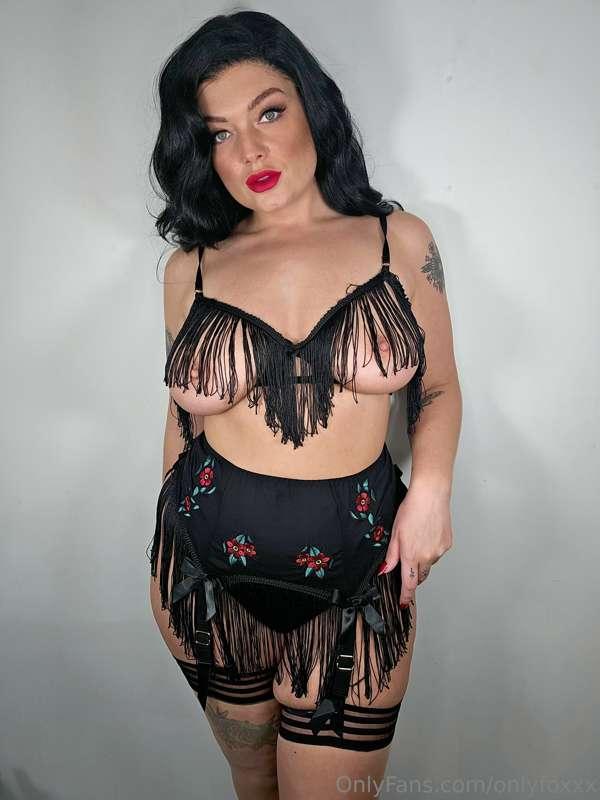 I am in love with this set 😍 hope everyone has a great day t..