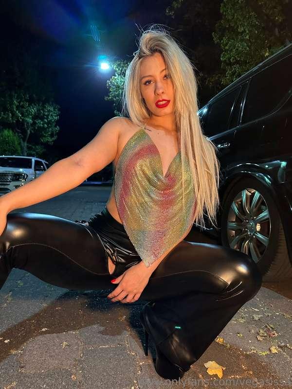 Who´s ready for the OF version? 😈🖤🔥