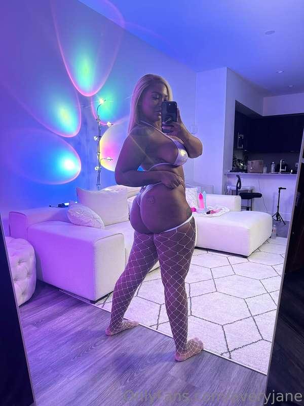 Ass outta this world 💫