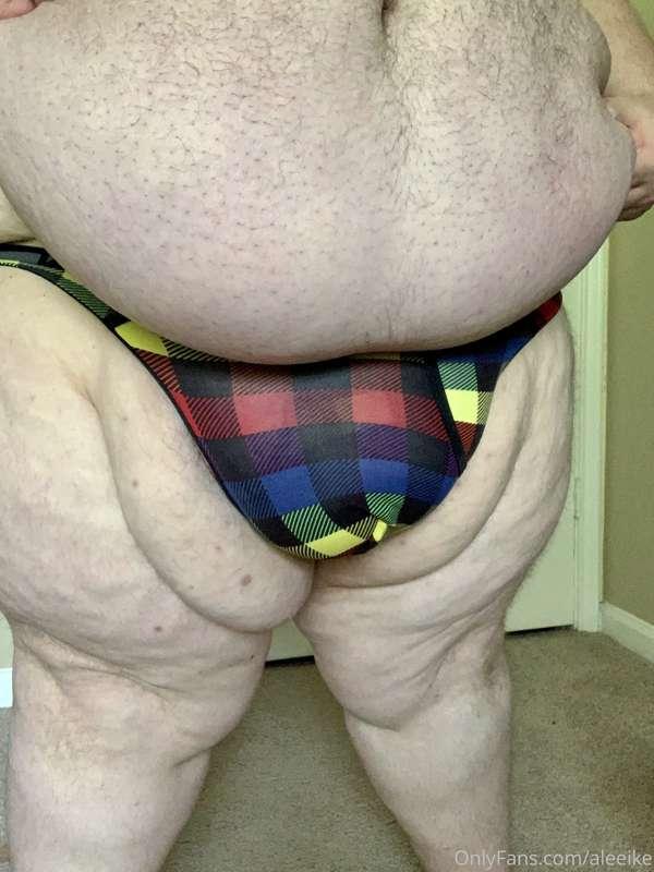 Fat pad Friday, it barley fits in this jock.