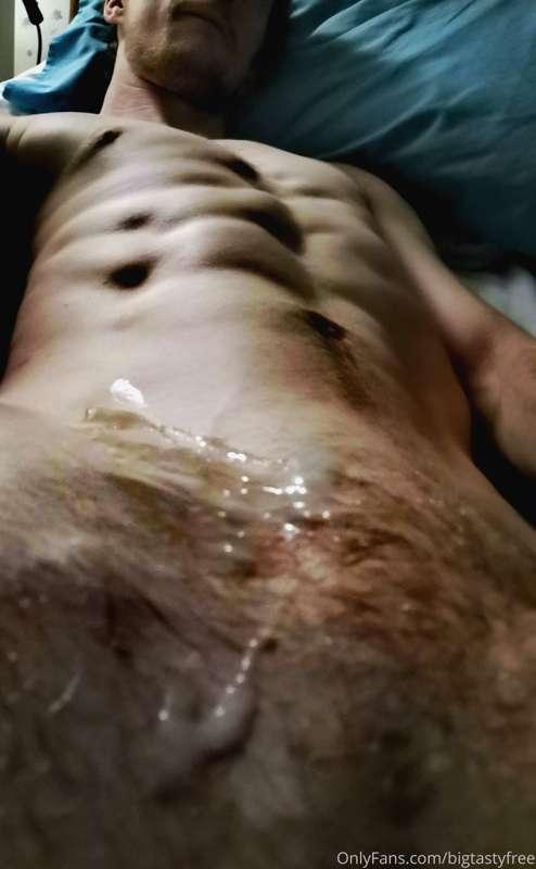 I want you to watch me blow this load 😏 Or even better.. Who..
