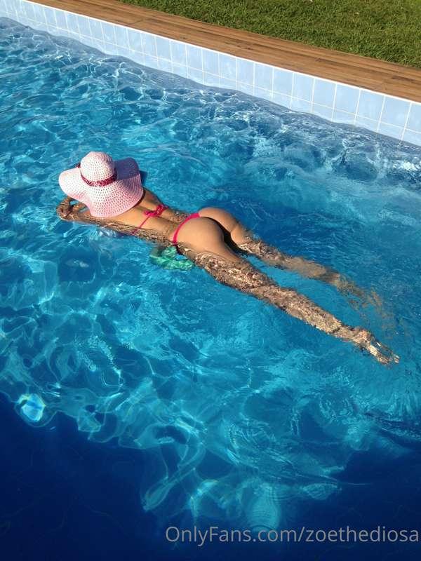 Lets swim babe..And when you catch me, you can f💥 me 😍