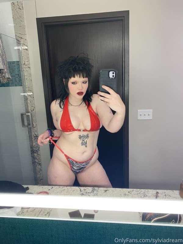 DM me for custom content <3 
squirting videos only 25$ !