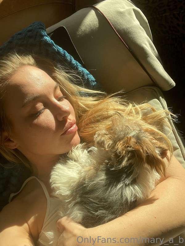 I need more cuddles... 🥰