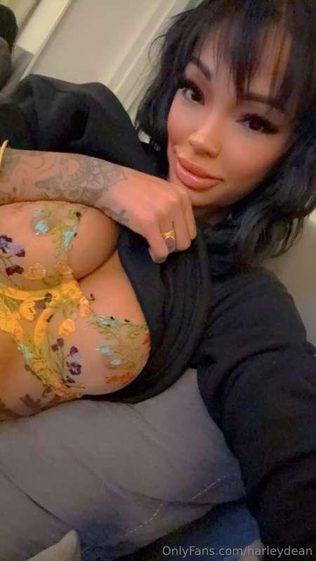 Little bit of side boob for ya 😋