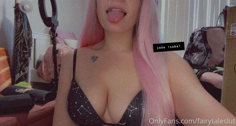 cum on my face or tits? 😋💦