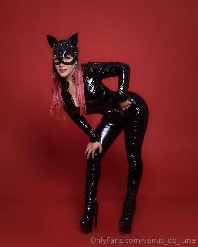 Vean las fotos prohibidas en arsmate.com/venusdeluna o @venu..