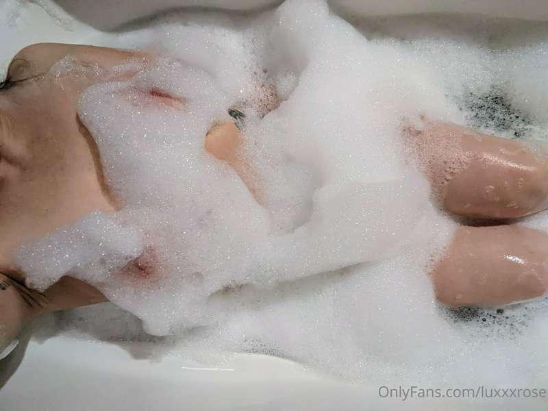 a wet pussy covered in bubbles 😏