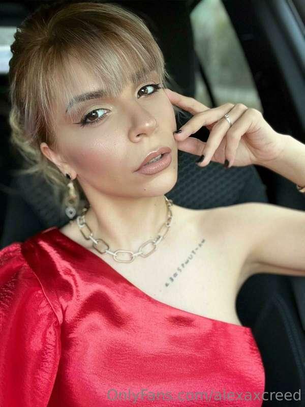 All dressed up and ready for the weekend!! 💋💋💋💋