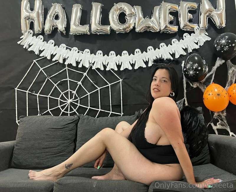 I am your black angel, the one that fulfills your fantasies ..