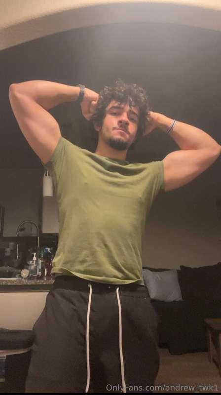 Wanna watch me flex my bulging muscles than play with my coc..