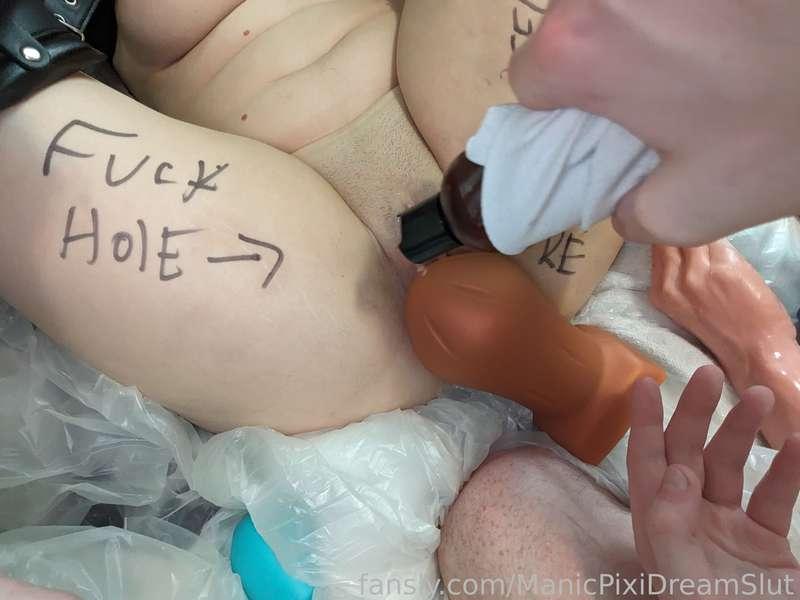 Just pictures for simple subscription 

Huge #plug in my #pussy with @DragonFly_Boi stuffing me full while I'm #gagged #blindfolded and #restrained in #bondage while being a #cunt #slut and getting my pussy stuffed to the max.