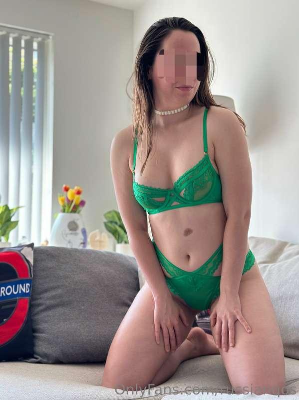 A bit of green lingerie photos 💚