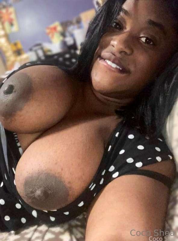 Wanna play with Mommy? DM me!🥵🍼💦