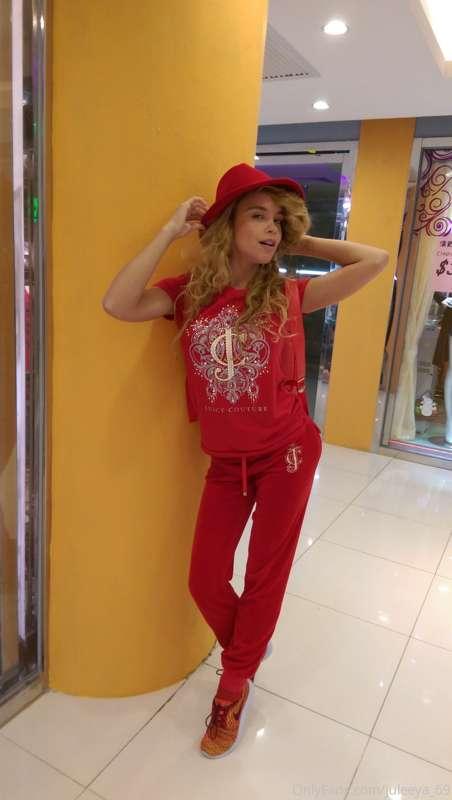Lady in red)