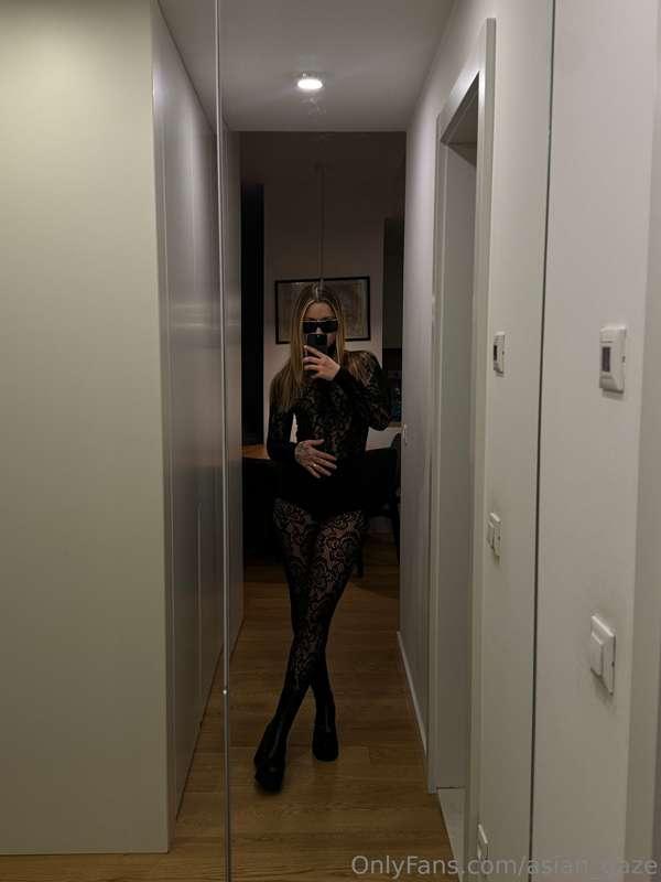 Late night vibes with this bold lace look, feeling unstoppab..