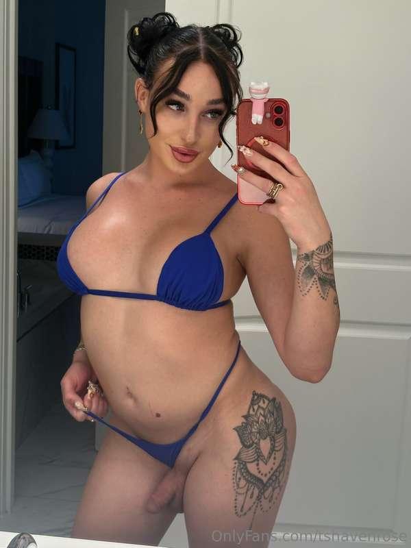 Blue and dripping… wanna dive in? 😘