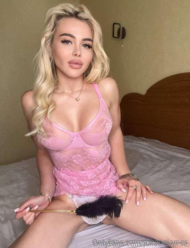 She made her page free for the next 100 😍👇https://onlyfans.c..