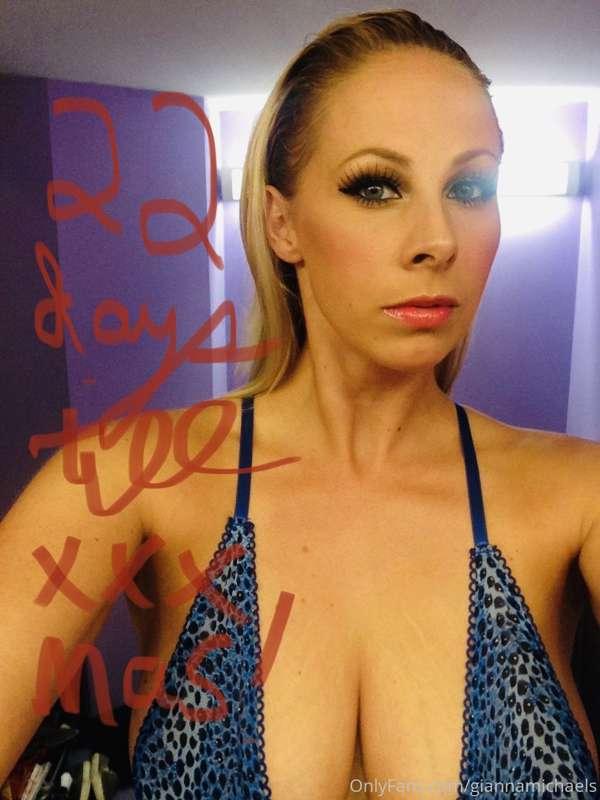 22 days until XXXMAS!!!!!! Going to make you guys something ..