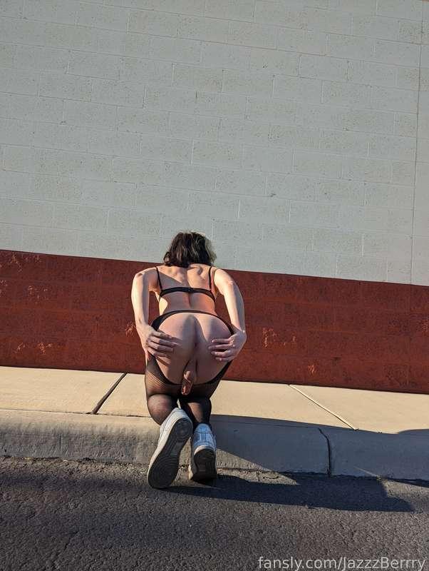 Would you pound my bussy on the sidewalk? Maybe someone will see 😣

#fyp #public #femboy #lingerie #bussy #twink #sissy #trap #risky #publicnudity