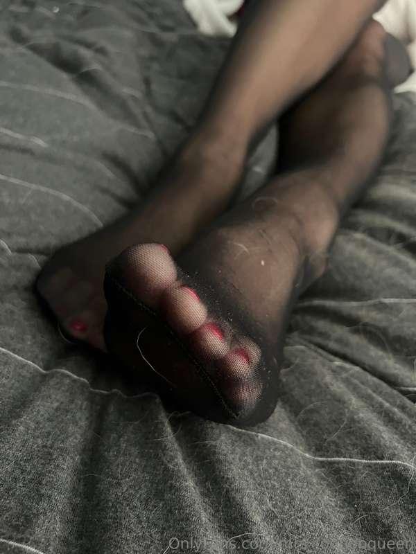 mrs_footjobqueen image #6