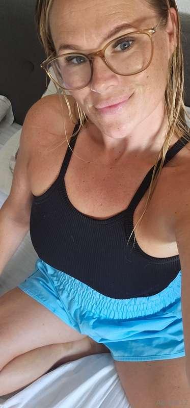 Can I get a like for a clothed selfie? 