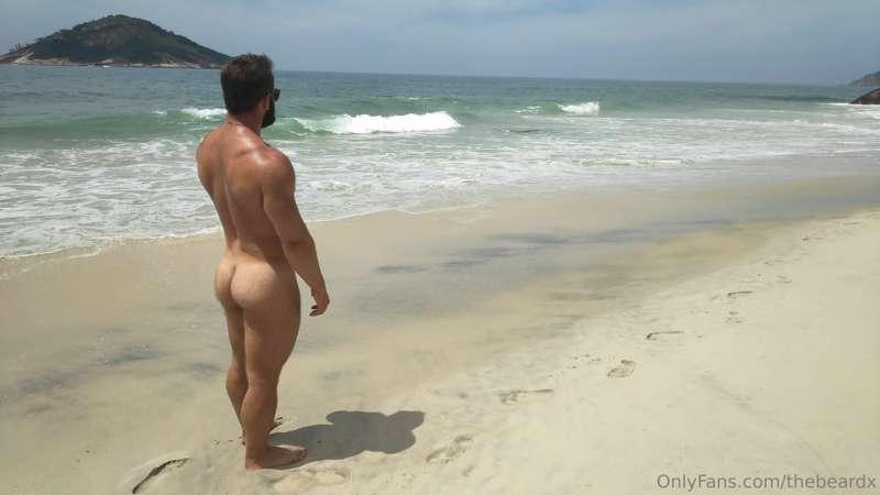 I love the nude beach 🏖 

Amo la playa nudista 🏖