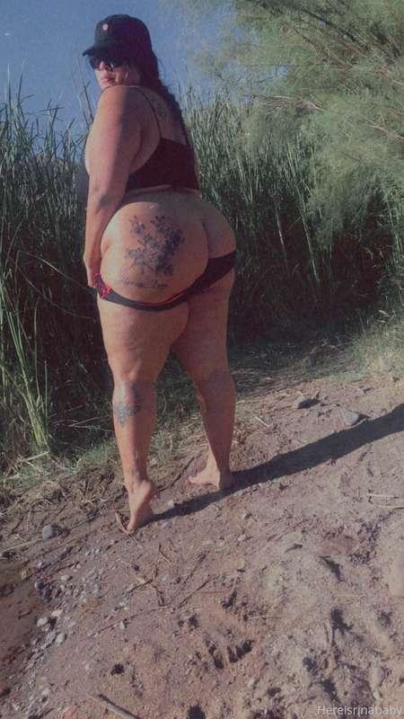 Fuck me right here daddy. Bend me over & fuck my asshole🍑. M..