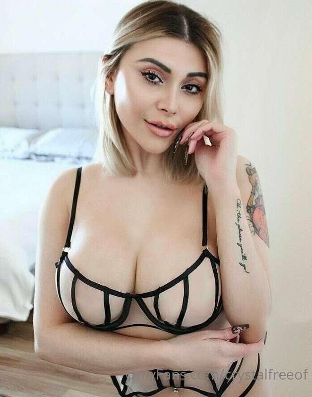 Welcome to my free page! 🥰 💗 
PREMIUM ✨ Onlyfans.com/crystal..