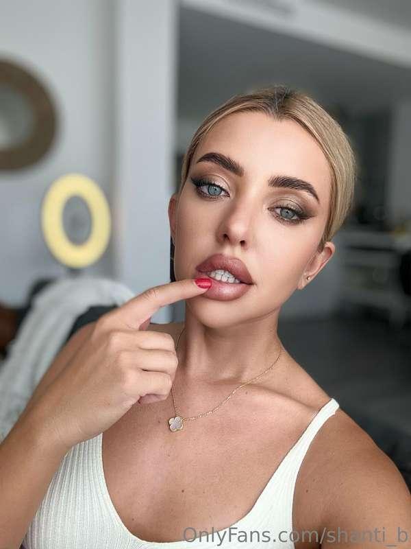 Thoughts are sometimes hotter than touches... 🔥What's your b..